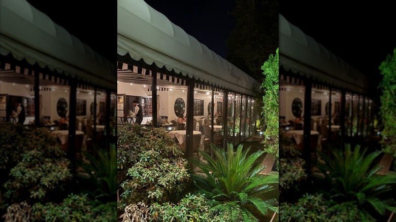 The exterior of Melvyn's, seen at night