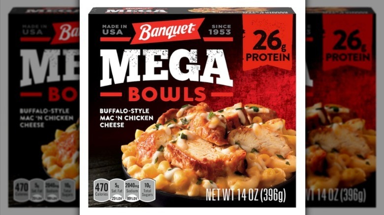 Banquet buffalo mac and cheese mega bowl in black and red box on white background
