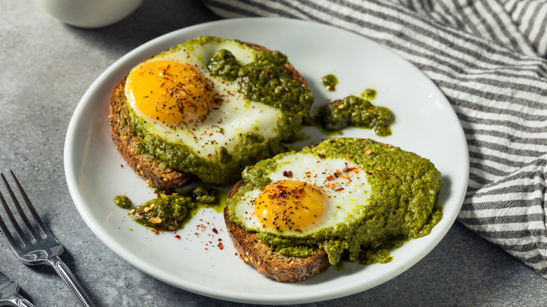 Pesto toast with eggs