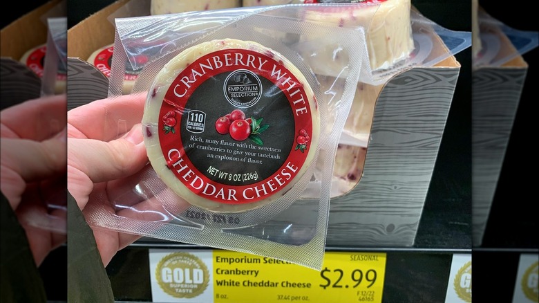 Emporium Selection Cranberry White Cheddar