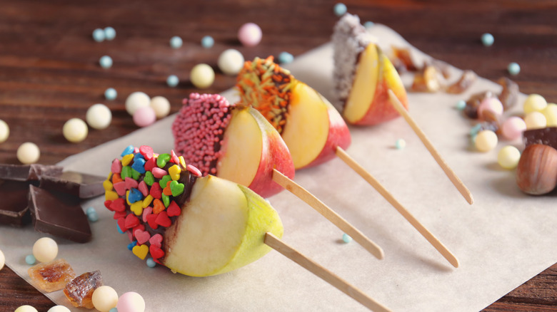 Four dipped apple slices