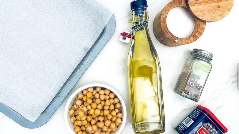 ingredients for roasted chickpeas