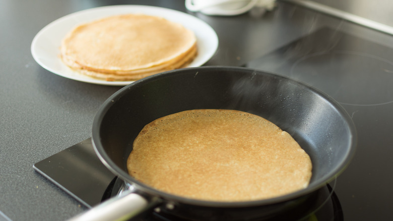 Cooking Eglish pancakes in skillet