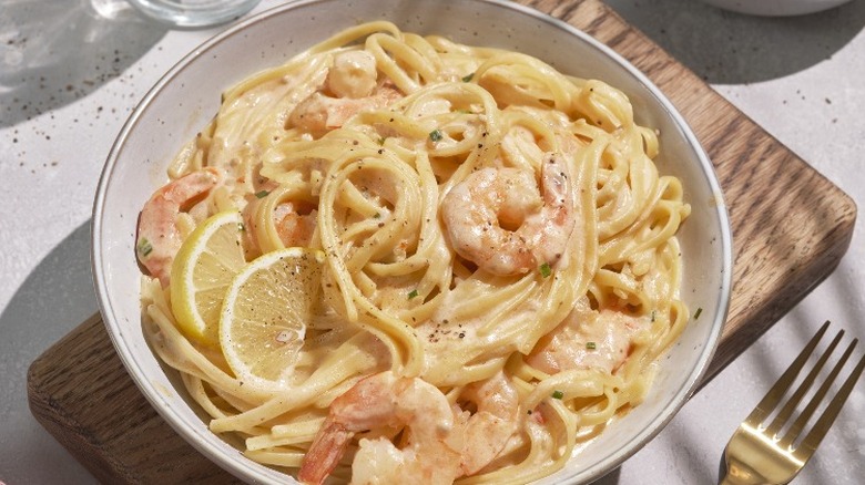 shrimp alfredo in white bowl