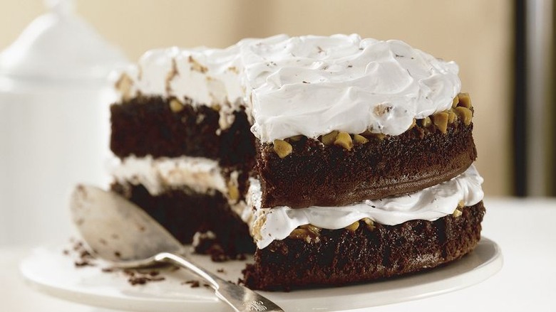 Peanut Caramel Candy Bar Cake