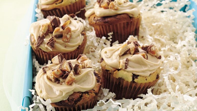 Snickers Chocolate Cupcakes