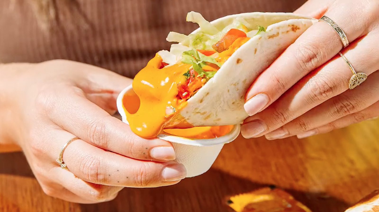 Here's How To Easily Recreate Taco Bell's Lava Sauce For Extra Dipping