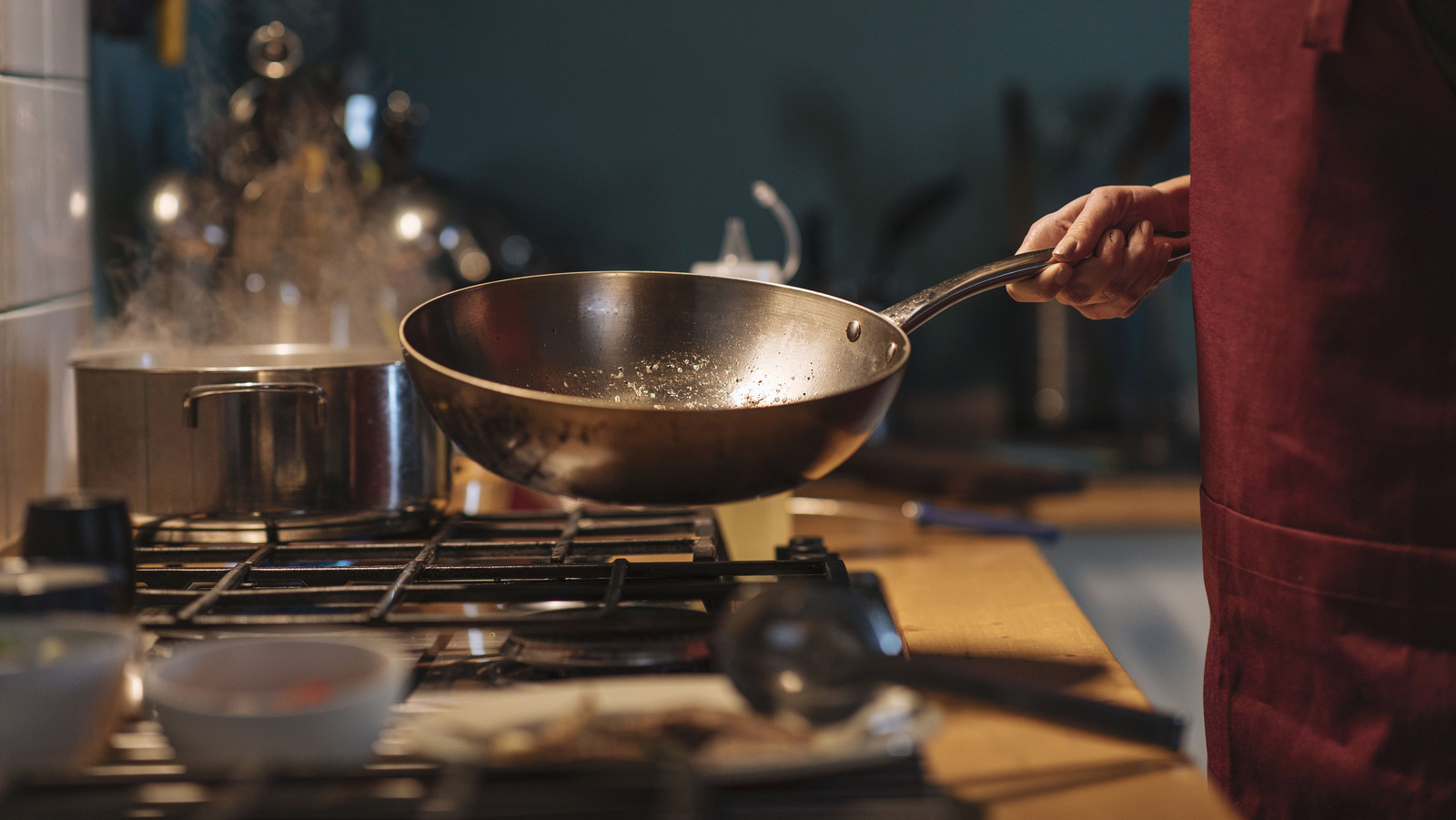 Here's How To Properly Clean That Dirty Wok