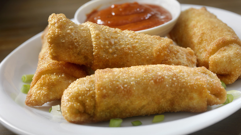 Egg rolls with dipping sauce