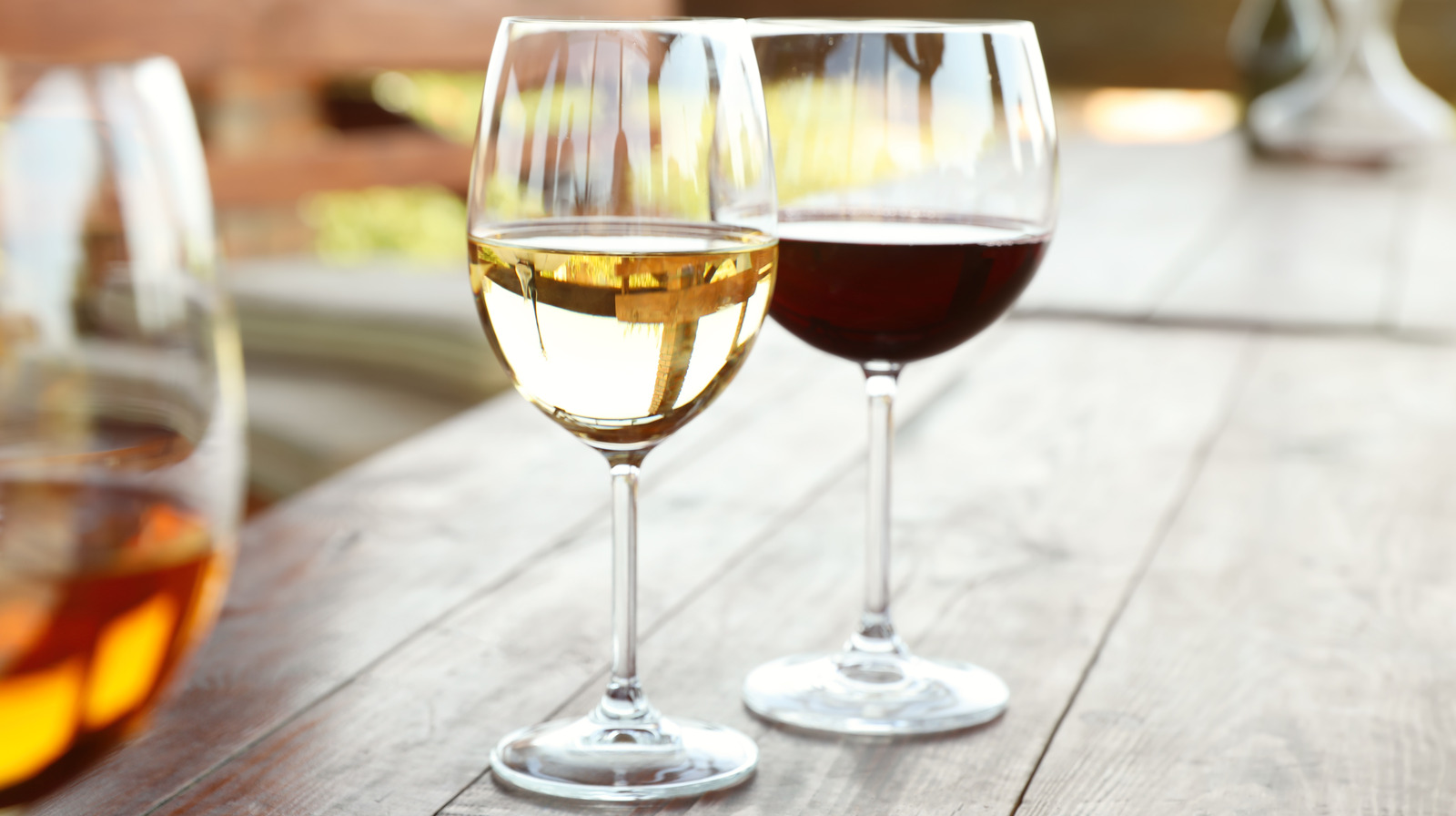 Here's What Makes Red Wine And White Wine Different