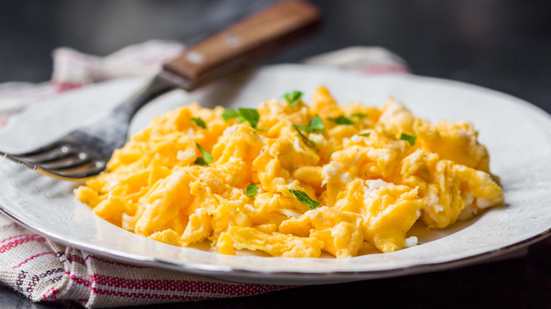 scrambled eggs on plate