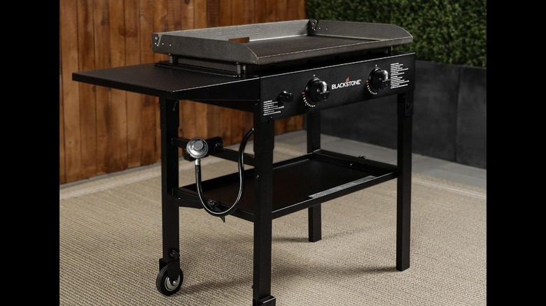 Blackstone 28" 1517 flat-top griddle on a patio