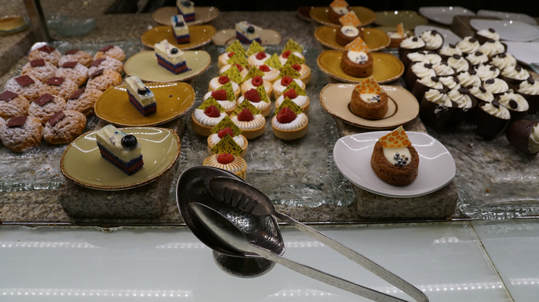 desserts at Caesar's Palace buffet