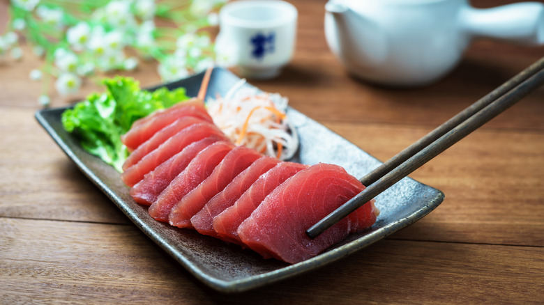 a dish of tuna sashimi