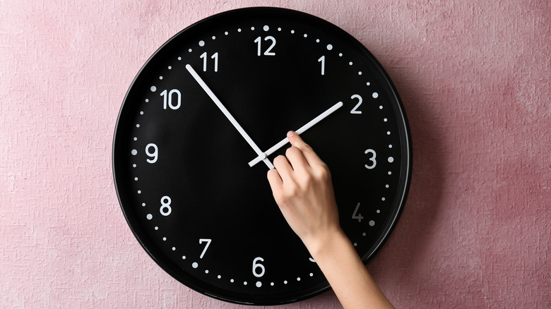 wall clock with time changing
