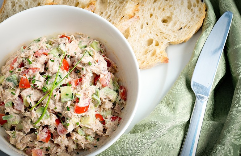 Tuna salad: Refrigerator 