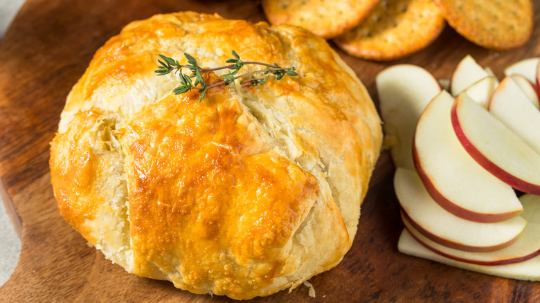 Baked brie wrapped in puff pastry