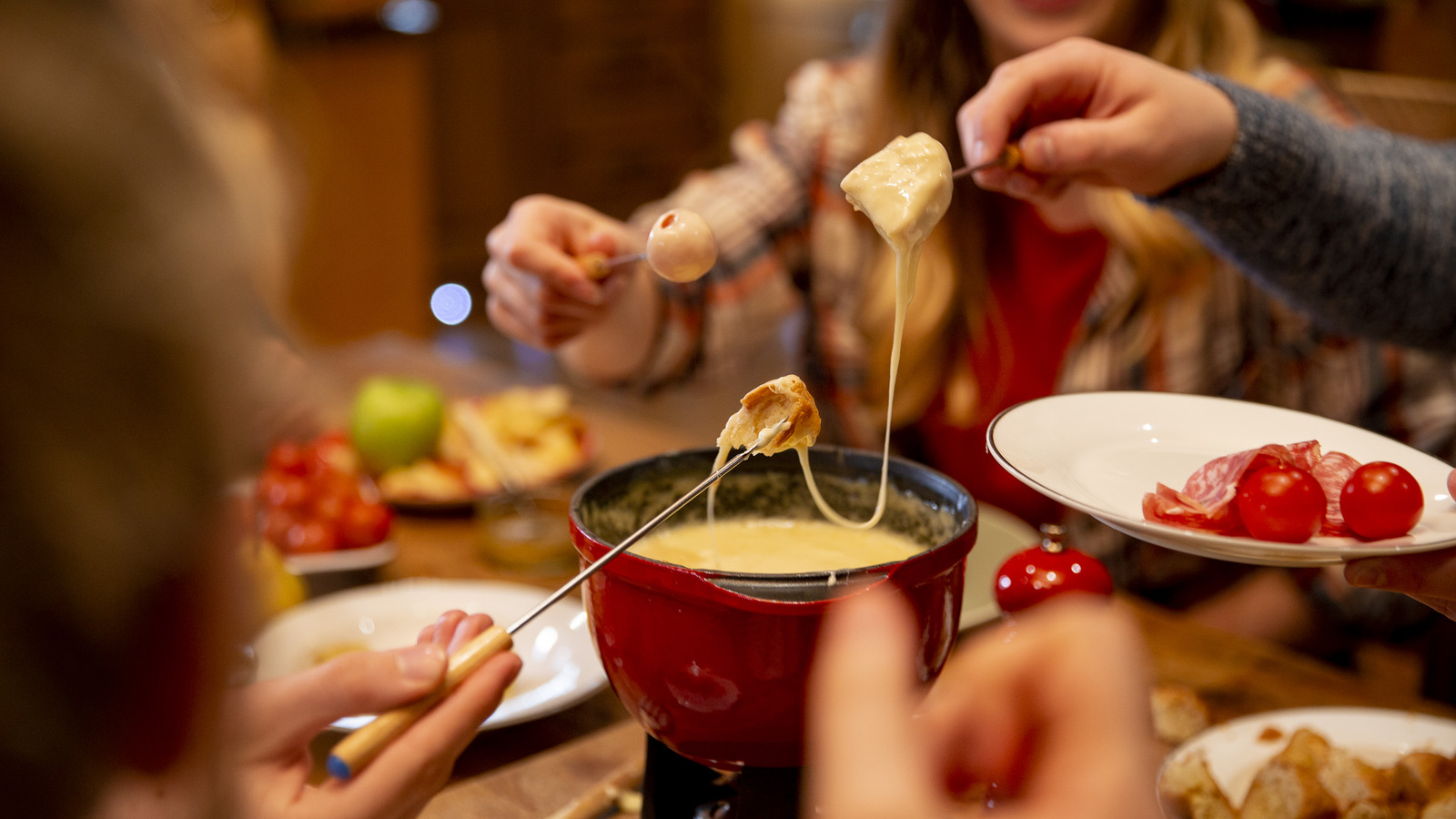 How Much Food You Probably Need To Buy For A Fondue Party - Vimarsana News