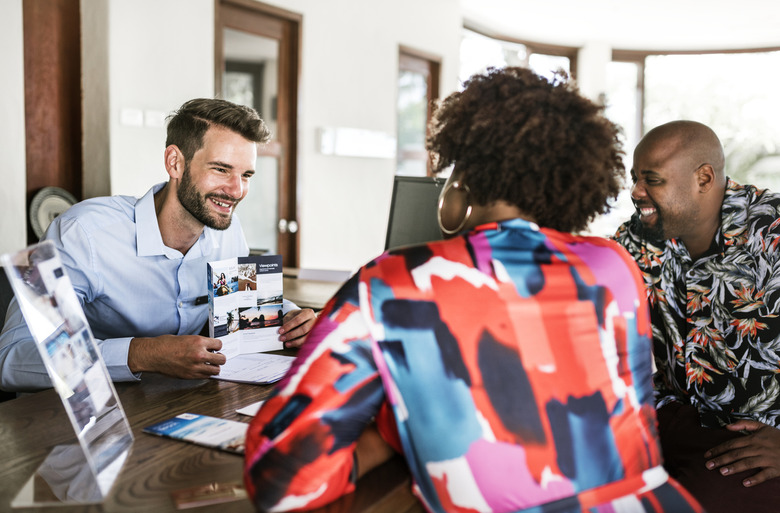 How Much to Tip When Traveling Abroad