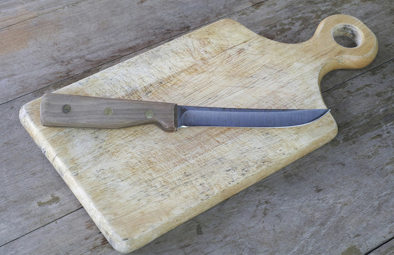 Using a Carving Fork