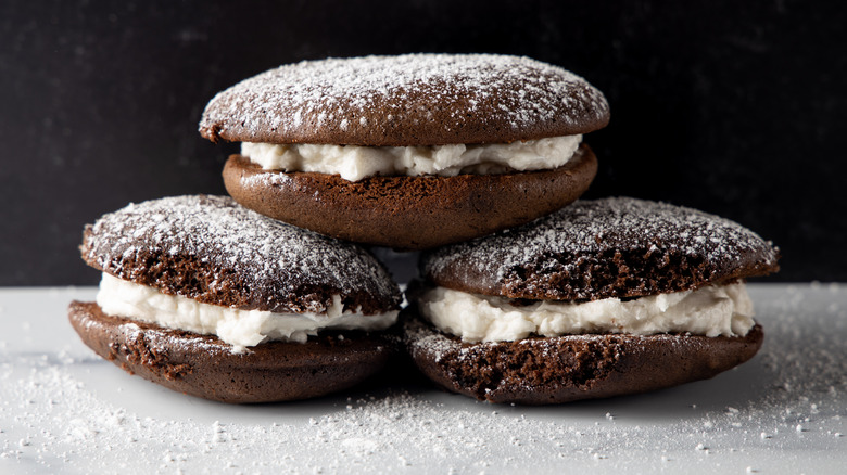 Whoopie Pies with powdered sugar