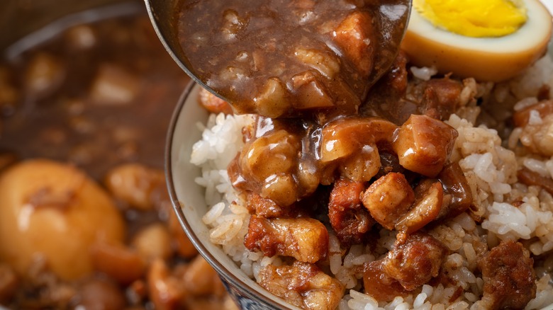 Braised pork in brown sauce