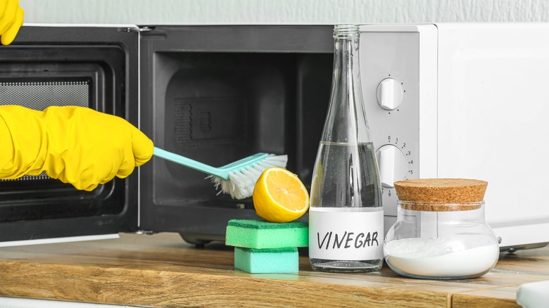 Microwave with vinegar and lemon