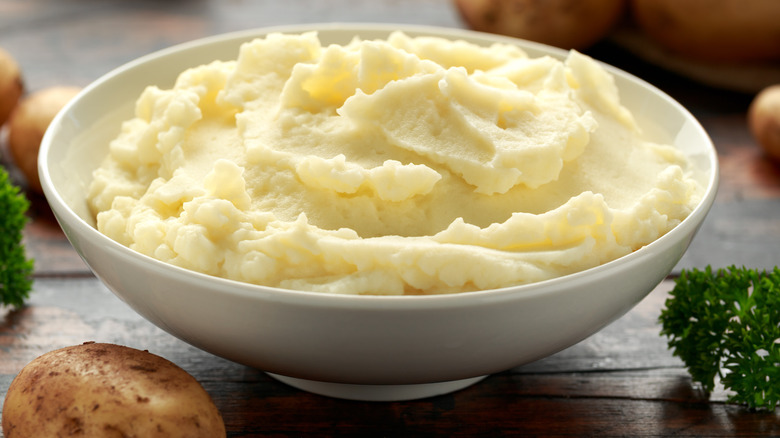 Bowl of mashed potatoes