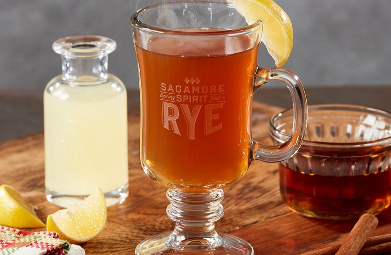 How to Make a Hot Toddy With Rye Whiskey