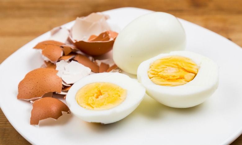 How to Peel a Dozen Hard-Boiled Eggs at Once