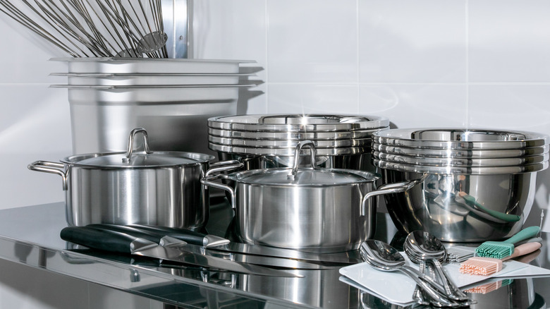 Stainless steel cookware