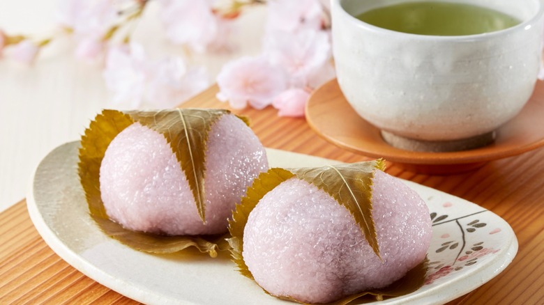 Sakura mochi and green tea