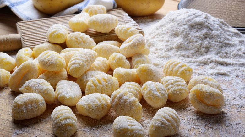 Fresh gnocchi coated with flour