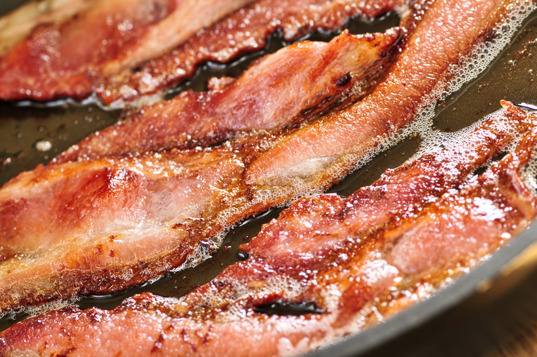 https://www.thedailymeal.com/img/gallery/how-to-render-bacon-fat/render_bacon_fat_dreamstime.jpg