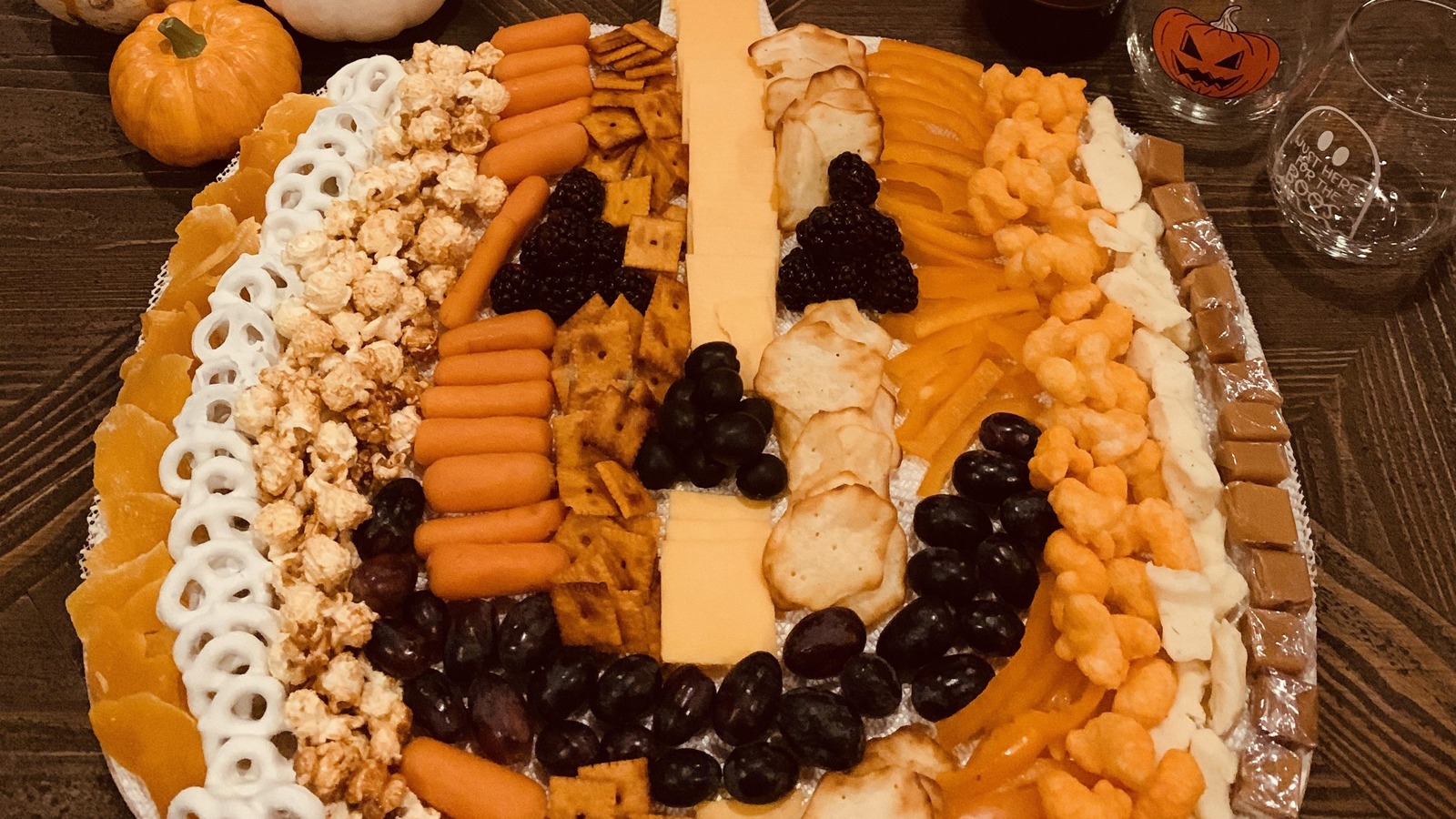 How To Serve A Halloween Pumpkin Snack Board Like A Pro - Vimarsana News
