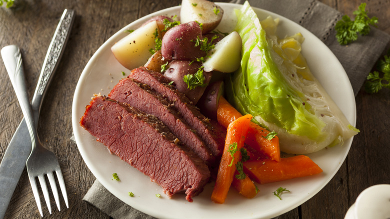 sliced corned beef and vegetables