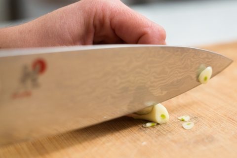 How to Slice Garlic
