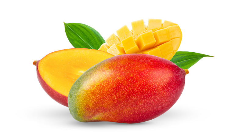 Mango in various cutting stages