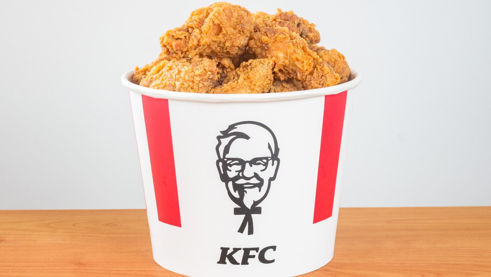 How Wendy\'s Founder Helped Create KFC\'s Iconic Chicken Bucket