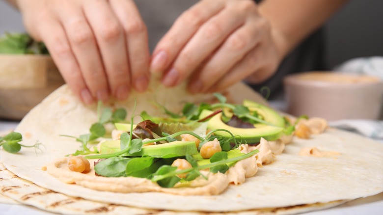 Hummus wrap with avocado 
