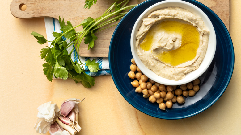 bowl of hummus with ingredients