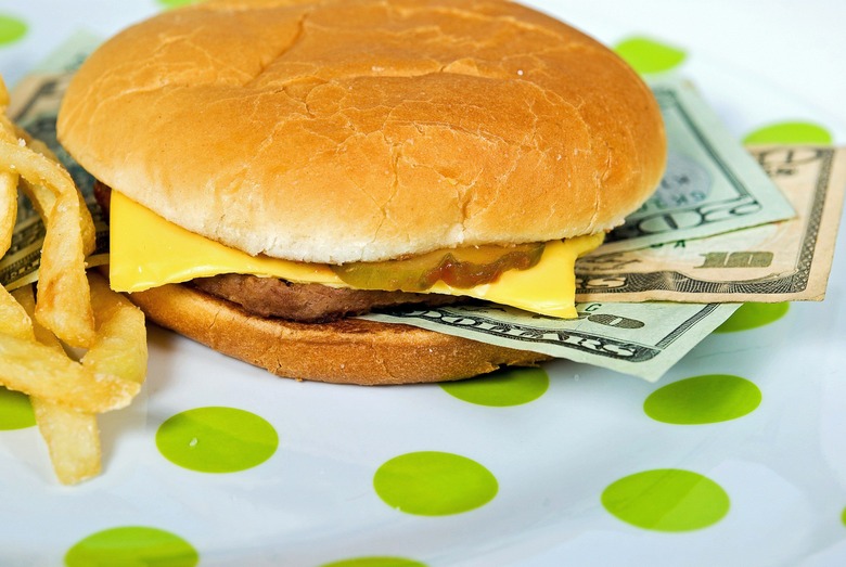 Are you carefully watching your bank account balance? You'll be more likely to eat fast food.