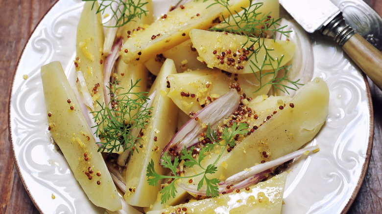 Potato salad with shallots and mustard