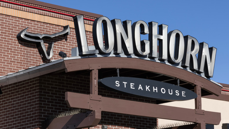 LongHorn Steakhouse storefront