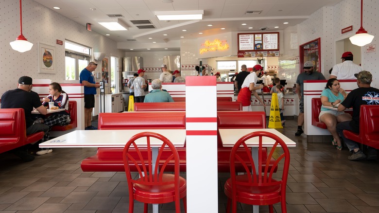 In-N-Out interior
