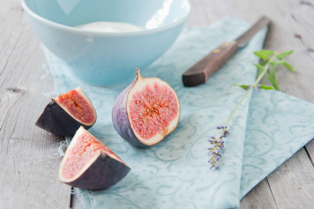 Grilled Figs with Greek Yogurt