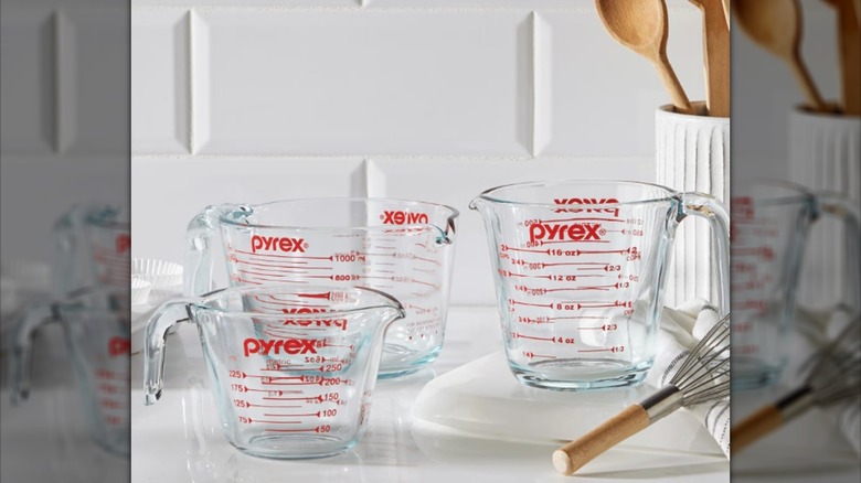 Product shot of the Pyrex 3-peice Glass Measuring Cup Set
