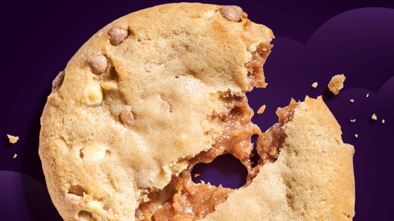 Gooey cracked cookie