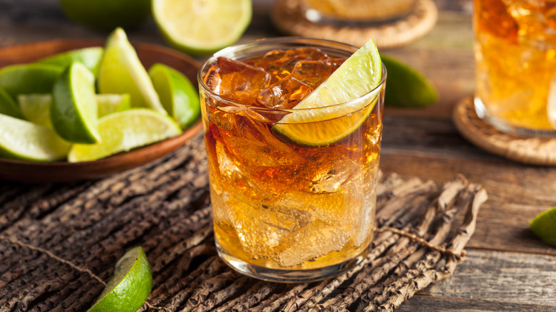 Whiskey ginger cocktail with lime