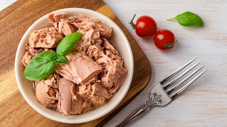 Canned tuna in bowl